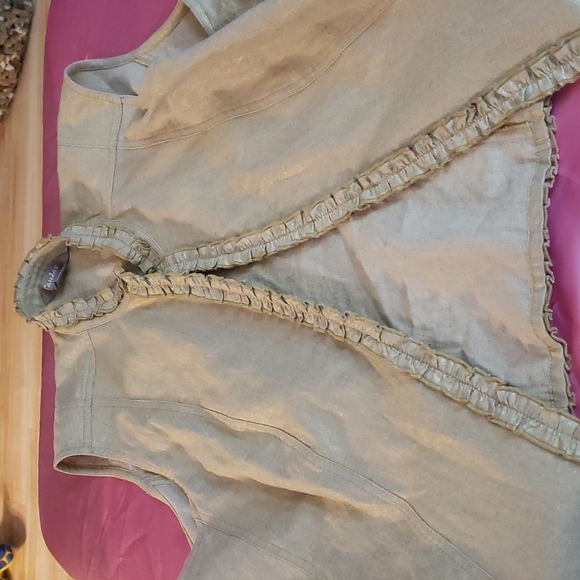 Vest - Picture 1 of 6